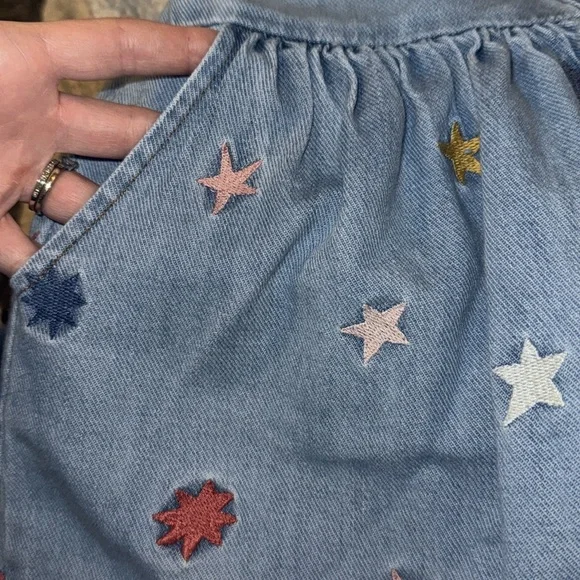 Mini Boden Embroidered Stars Button Pinafore Dress, EUC, size 7-8 - Picture 6 of 6